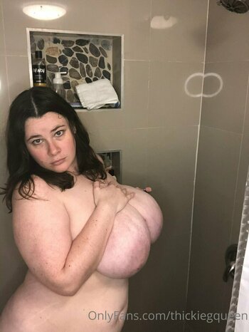 thickiegqueen Nude Leaks Photo 5