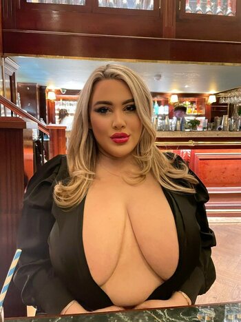 This_is_laura / Lauramilaxx / lauramilax Nude Leaks OnlyFans Photo 4