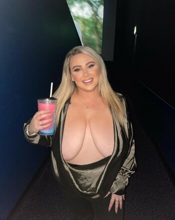 This_is_laura / Lauramilaxx / lauramilax Nude Leaks OnlyFans Photo 6