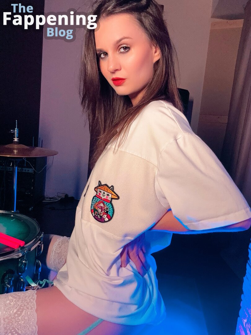 Tonya's sensual pose