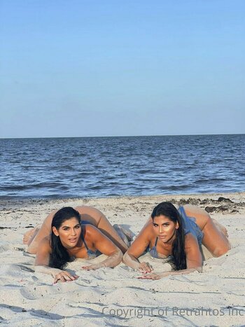 Twins Mailyn & Mailen Fernandez / twinsmaimai Nude Leaks Photo 22