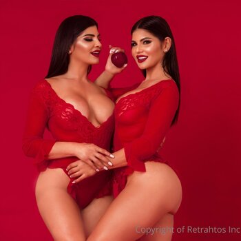 Twins Mailyn & Mailen Fernandez / twinsmaimai Nude Leaks Photo 34