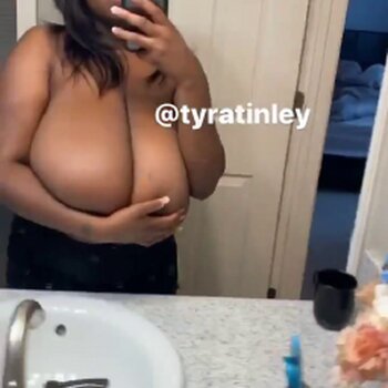 Tyra Tinley / onlybeckybuilt / tyrabeckybuilt Nude Leaks OnlyFans Photo 18