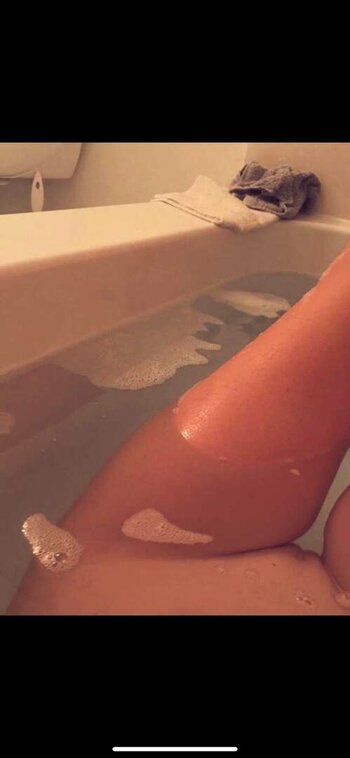 Useless-cum-bucket / Olivia Green Nude Leaks Photo 22