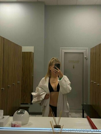 valeriya_xxx Nude Leaks Photo 18