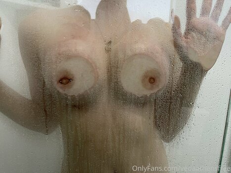 vedaathensfree Nude Leaks Photo 26
