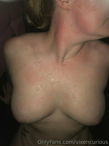 vixencurious Nude Leaks Photo 10