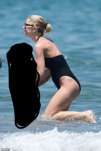 Vogue Williams / voguewilliams Nude Leaks Photo 1141