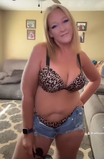 Wifey And Chubby / only_thefans_of_wifeyandchubby / wifeyandchubby Nude Leaks OnlyFans Photo 4