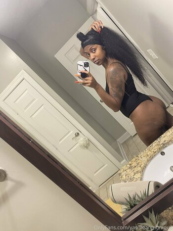 yasmeanmonique / yasmeanmoniquee Nude Leaks OnlyFans Photo 34