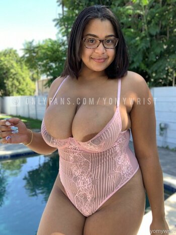 Yomyjuggs / Milky Titties / Yomyareolas / Yomywrist Nude Leaks OnlyFans Photo 16