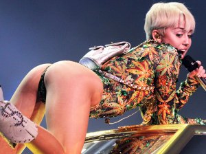 miley_cyrus_masturbation_02.jpg