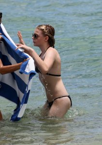 Chloe-Moretz-Bikini-Photos_-in-Miami--23-720x1020.jpeg