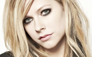 Avril-Lavigne-avril-lavigne-31810143-1920-1200.jpg