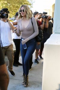Khloé Kardashian Pokies 5.jpg