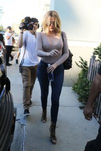 Khloé Kardashian Pokies 10.jpg