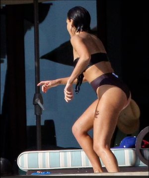 Jessica_Alba_New_Bikini_Photo_90.jpg