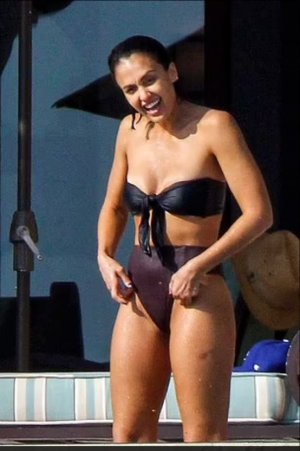 Jessica_Alba_New_Bikini_Photo_50.jpg