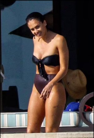 Jessica_Alba_New_Bikini_Photo_40.jpg