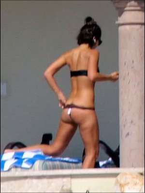 Jessica_Alba_New_Bikini_Photo_10.jpg