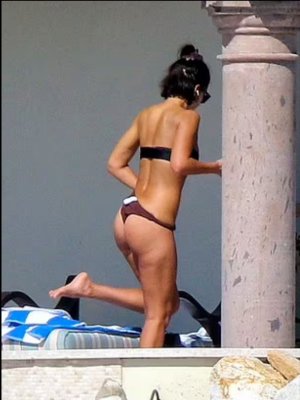 Jessica_Alba_New_Bikini_Photo_6.jpg