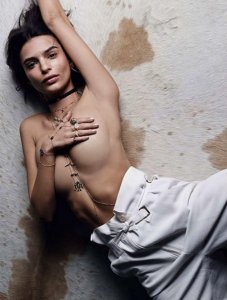 Emily Ratajkowski Sexy and Topless 3.jpg