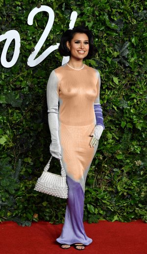 249937285_rayeseethrough2021britishfashionawards165.jpg