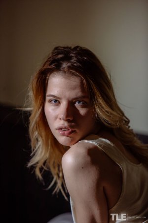 Crystal Maiden Nude LeakedModels.com 1892.jpg