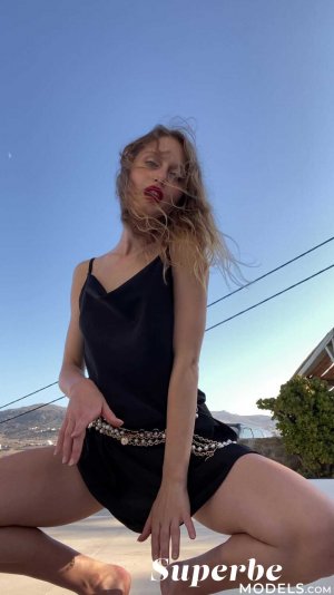 0004-11 thefappeningblog.com.jpg