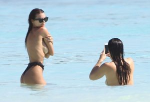 Emily Ratajkowski Sexy Topless 98.jpg