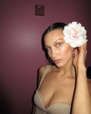 bellahadid-21022022-0007.jpg