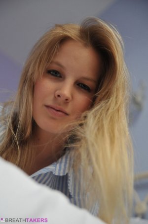 0001-02 thefappeningblog.com.jpg