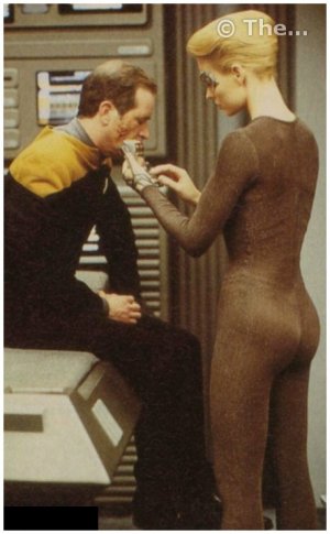 Jeri Ryan fine ass.jpg
