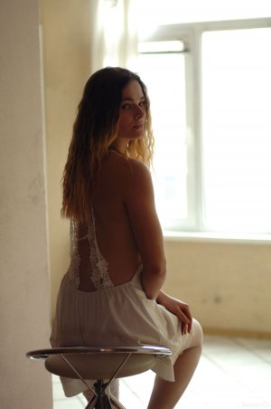 0009-01 thefappeningblog.com.jpg