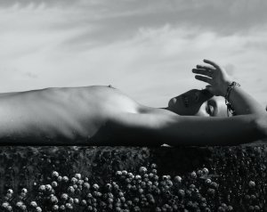 Mali Koopman Topless 10 thefappening.so.jpg