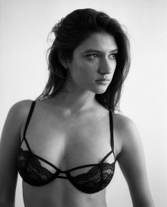Elizabeth Elam Sexy and Topless 1.jpg
