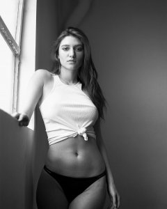 Elizabeth Elam Sexy and Topless 3.jpg