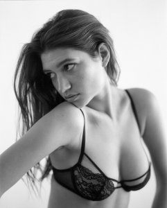 Elizabeth Elam Sexy and Topless 9.jpg