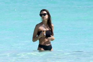 Emily Ratajkowski Sexy & Topless 35.jpg