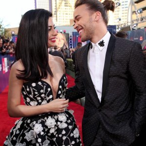 Emeraude Toubia Cleavage.jpg