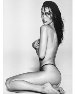 Bella Hadid Topless.jpg