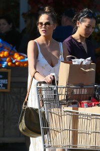 Chrissy Teigen Sexy 4.jpg