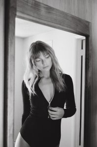 Farah Holt Sexy & Topless 7.jpg