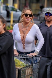 Mariah Carey Braless 6.jpg