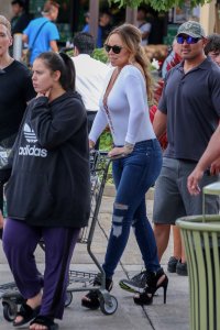 Mariah Carey Braless 4.jpg