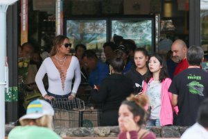 Mariah Carey Braless 7.jpg