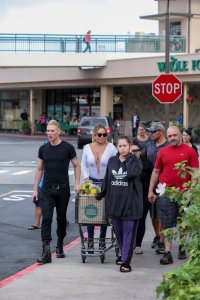 Mariah Carey Braless 19.jpg