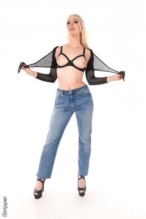 0013-04 thefappeningblog.com.jpg