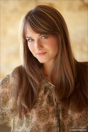 amazing-brunette-beauty-maya-displays-her-majestic-body-outdoors-01 thefappeningblog.com.jpg