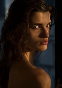 Julia Van Os Nude 3.jpg